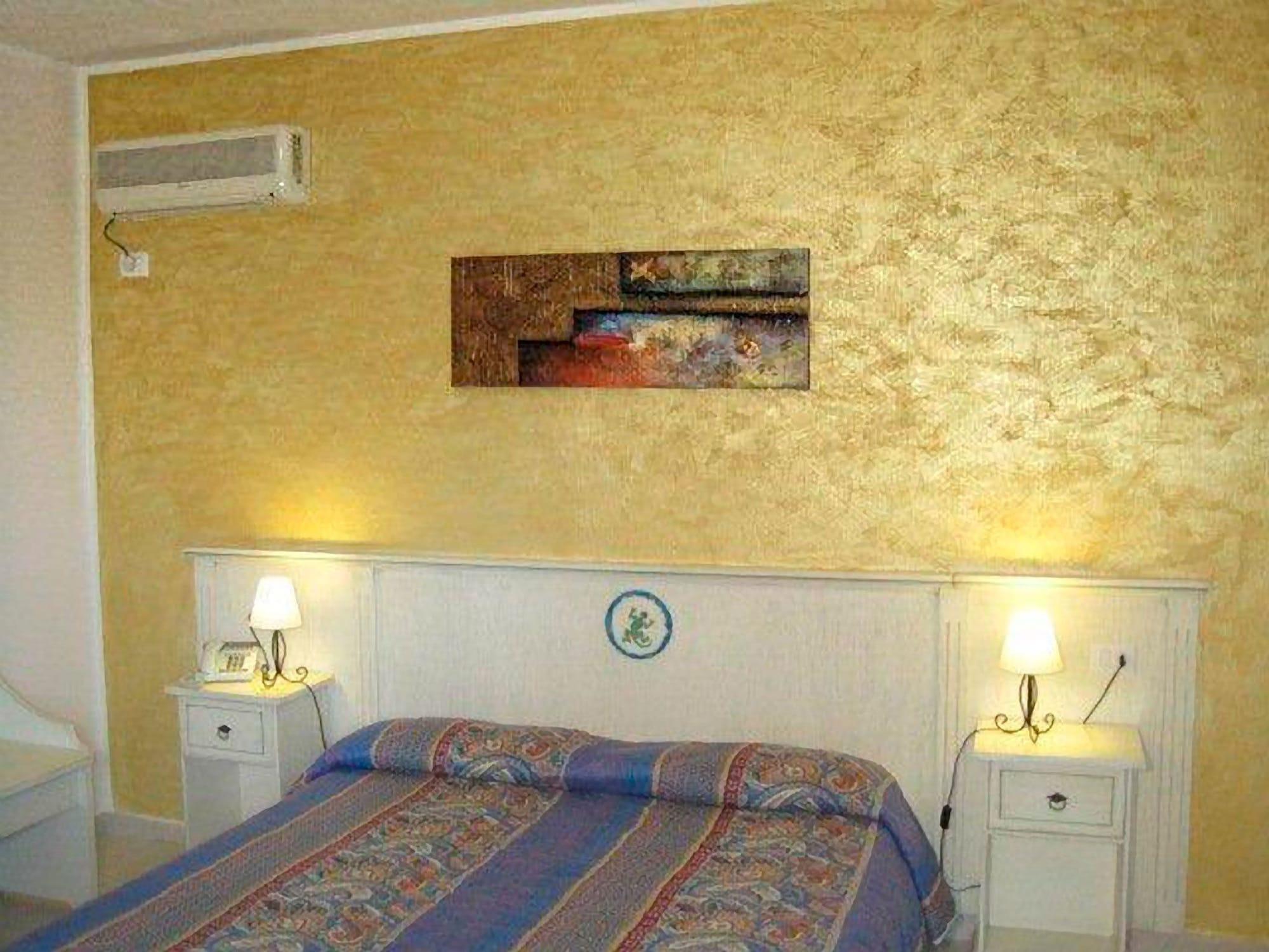 Hotel Ariadimari Valledoria  Buitenkant foto